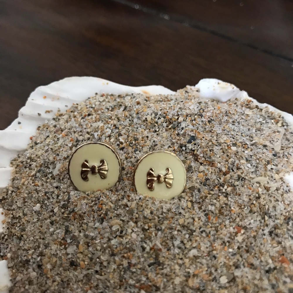 Round cream and gold bow studs
